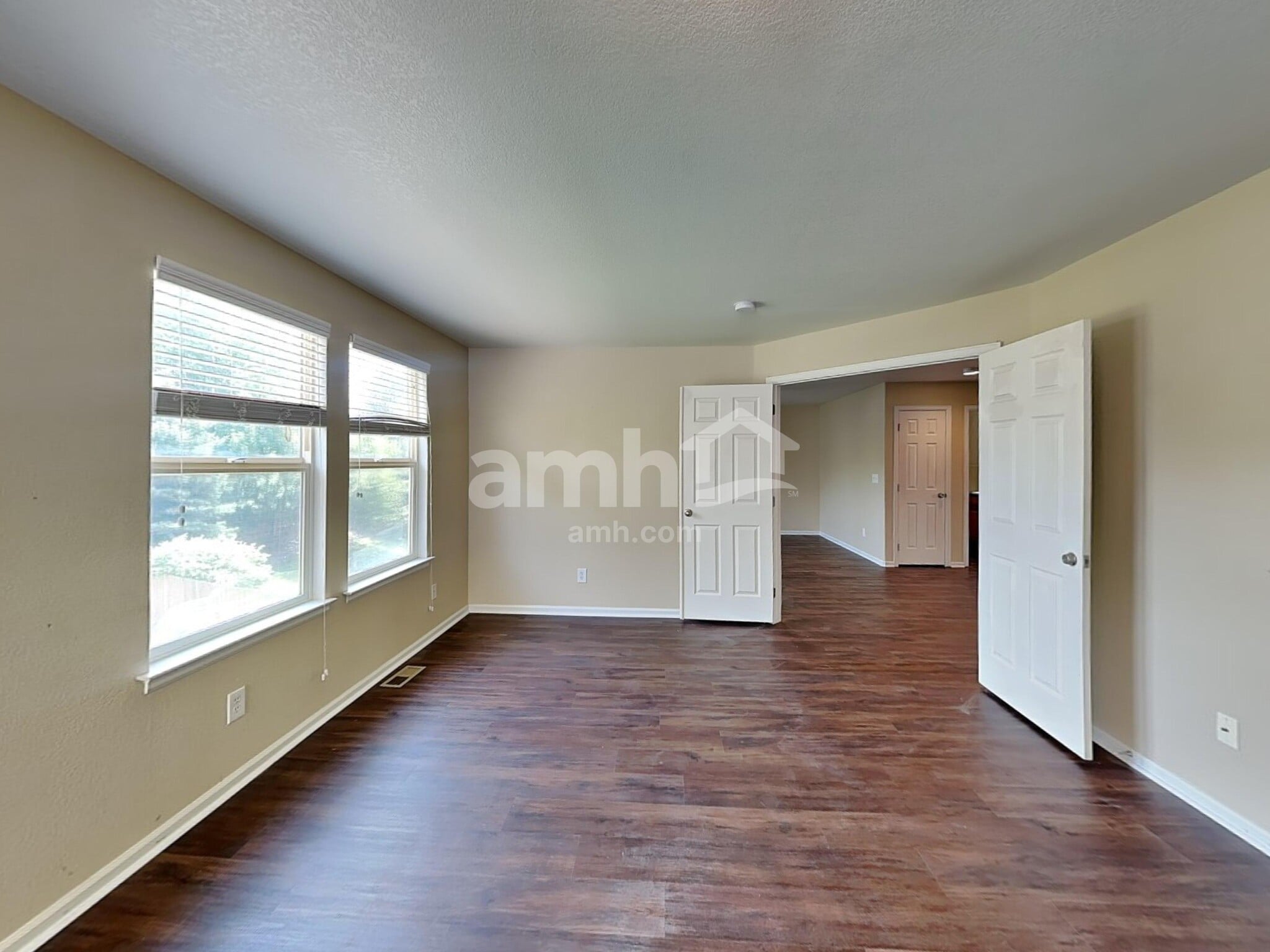 Building Photo - 5426 S Shawnee Way