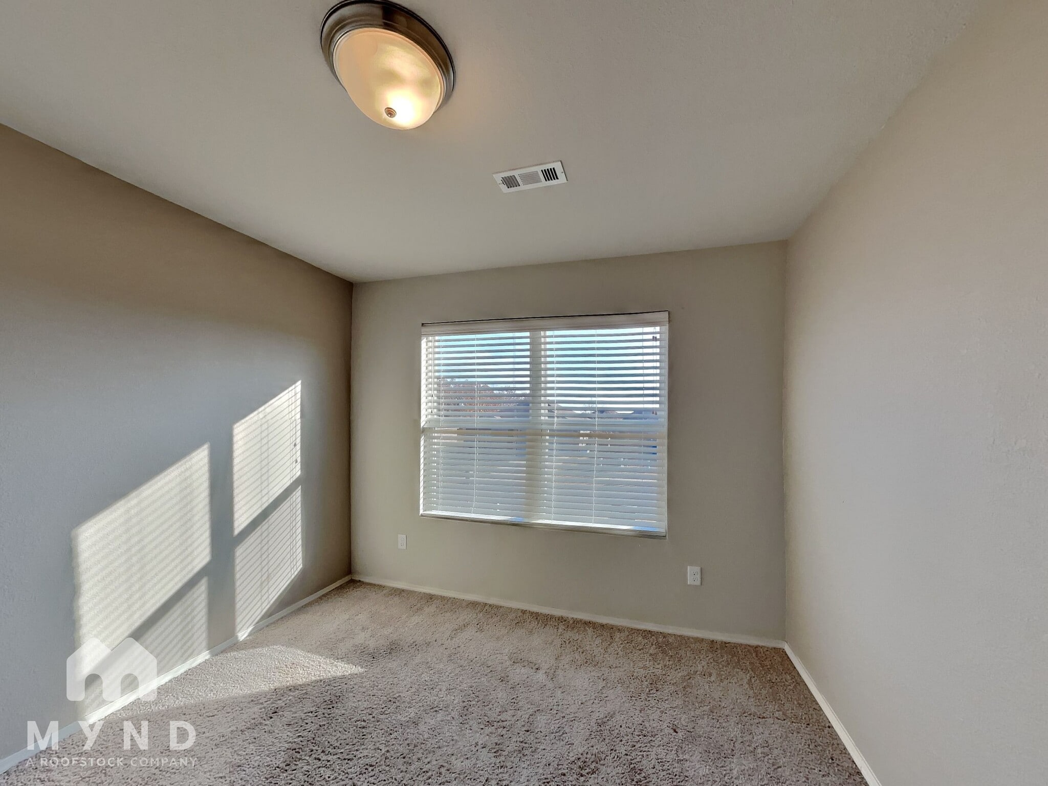 Building Photo - 949 Pinehurst Loop