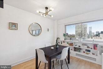 Building Photo - 2101 Chestnut St