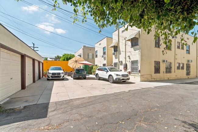 Building Photo - 408 N Spaulding Ave