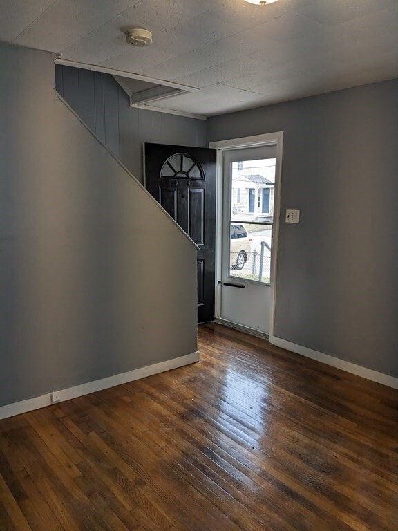 Building Photo - 10 Caddy Rd