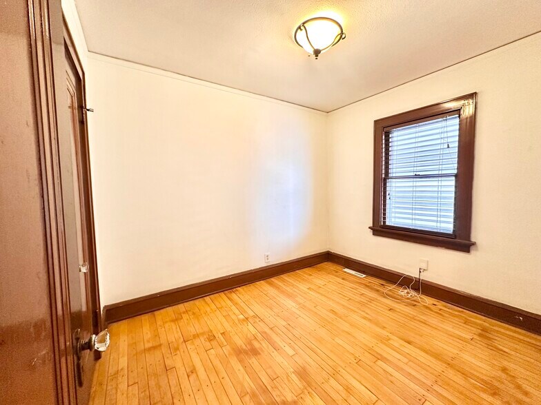 Building Photo - 7705 W Rogers St