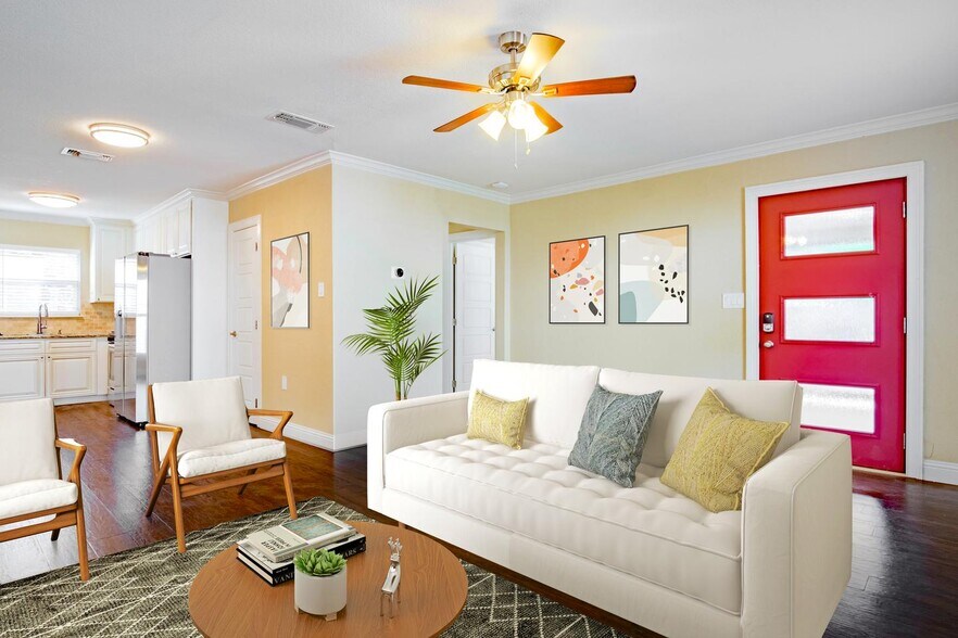 Primary Photo - Updated West Fort Worth home with large ya...