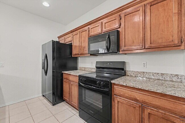 Building Photo - Spacious 3-Bed Duplex in Bentonville with Granite Elegance – Your Ideal Home Awaits!