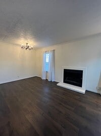 Building Photo - Recently Renovated Hendersonville Condo