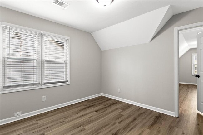 Building Photo - 2580 Waterford Park Dr