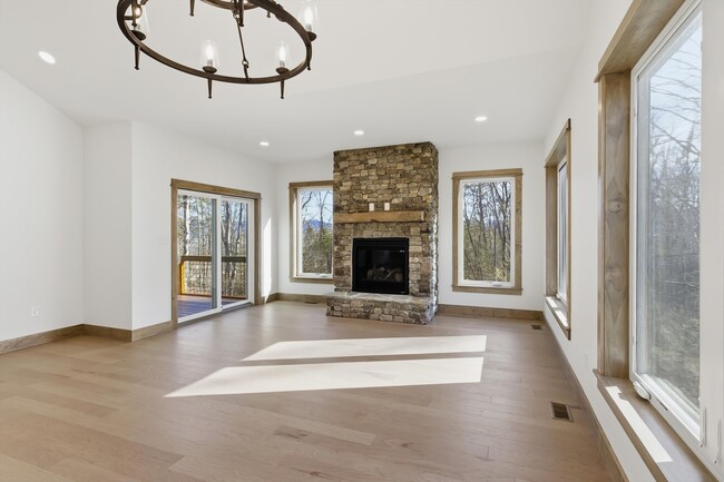 Building Photo - 106 Fairway Cir