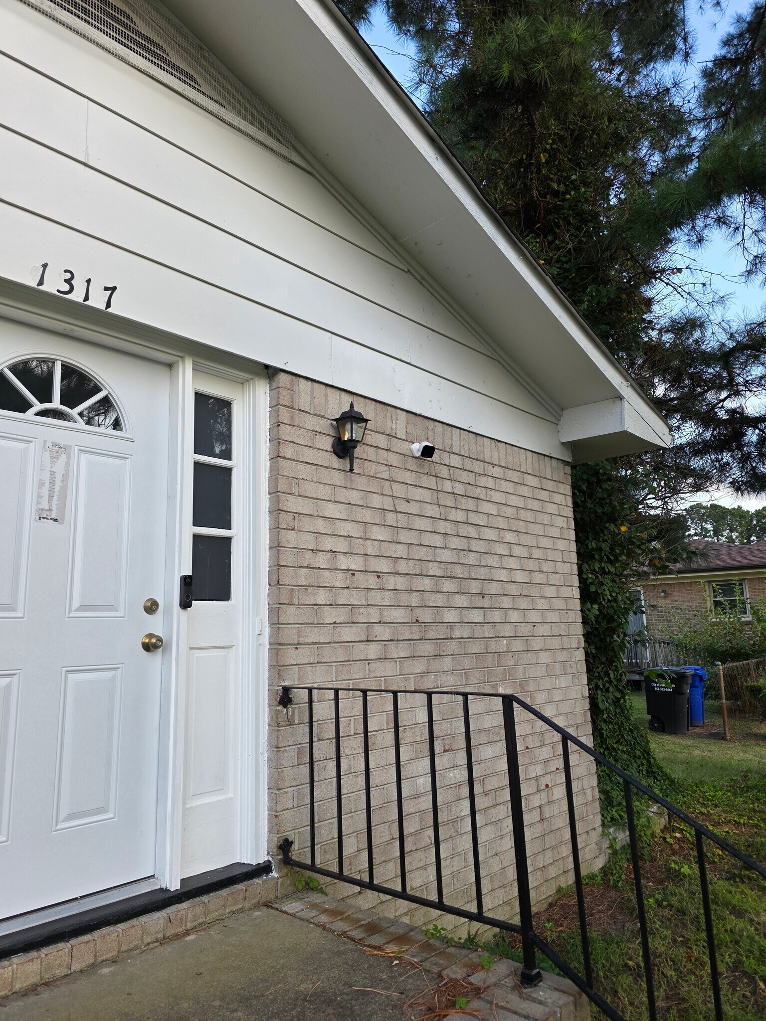 Building Photo - 1317 Roosevelt Blvd