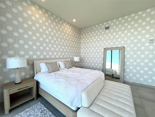 Building Photo - 3581 E Glencoe St