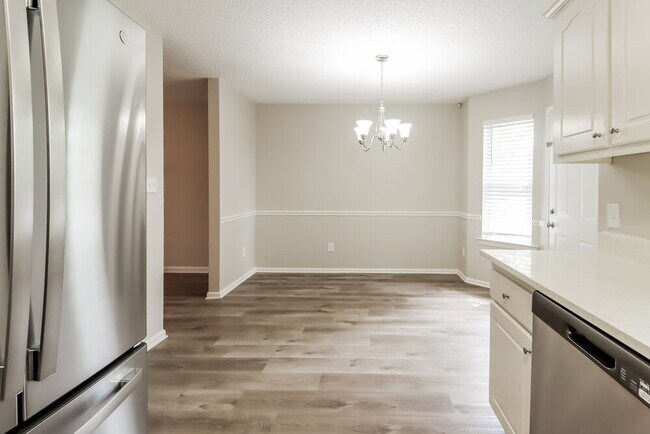 Building Photo - 1422 N Hampton Dr