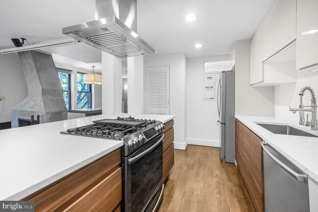 Building Photo - 2038 18th St NW
