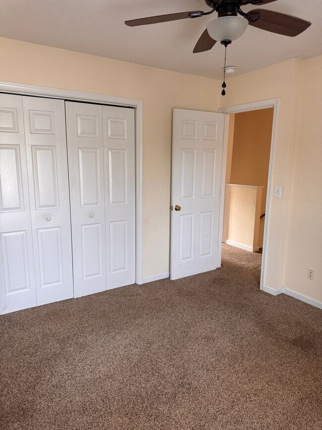 Building Photo - 2 Bedroom || 1 Bathroom Townhome