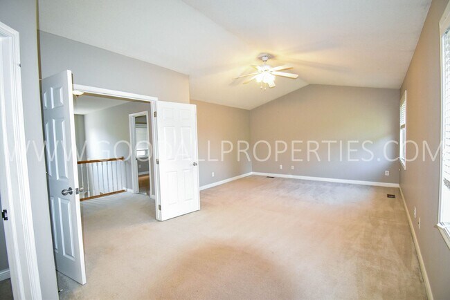 Building Photo - 3 Bedroom Home in West Des Moines