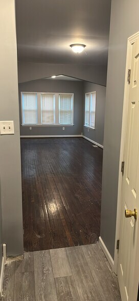 Building Photo - 1550 Richard Gordon Hatcher Blvd