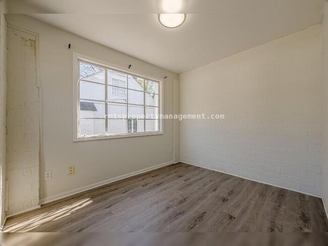 Building Photo - 1977 N Decatur Rd