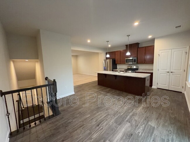 Building Photo - 333 Amber Acorn Ave