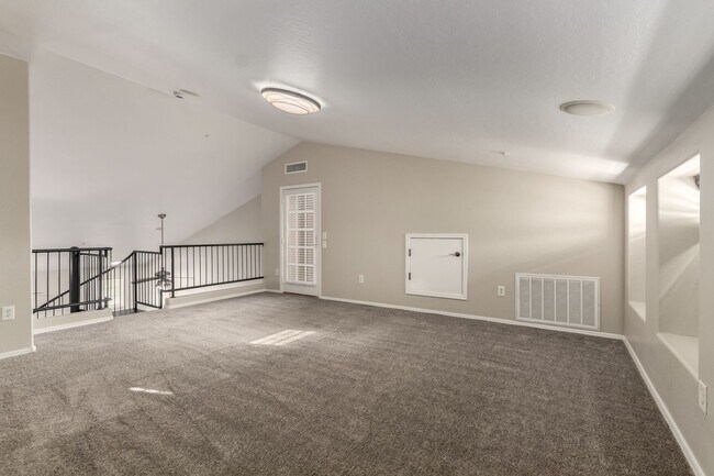 Building Photo - 3 Bed, 2 Bath in Gated Val Vista Classic