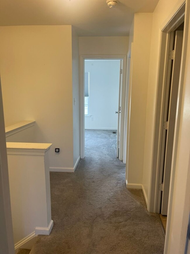 Building Photo - 3 bedroom 2 1/2 bath Townhouse in Bayberry