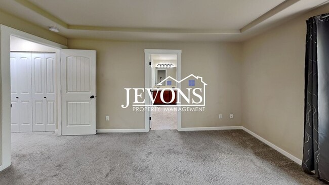 Building Photo - Spacious 5-bedroom home in a great community with 2-car garage, washer and dryer, just minutes fr...