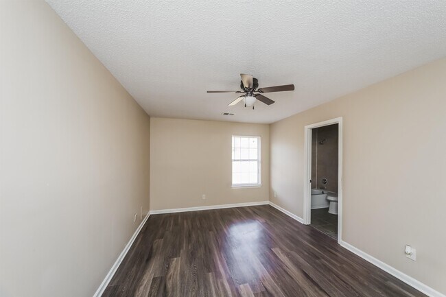 Building Photo - 4663 Royal View Dr