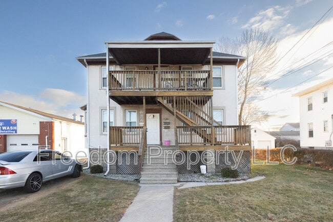 Building Photo - 120 Whiting St