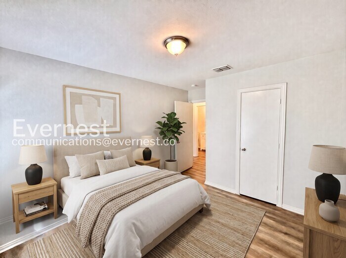 Building Photo - 230 Creek Cove Dr