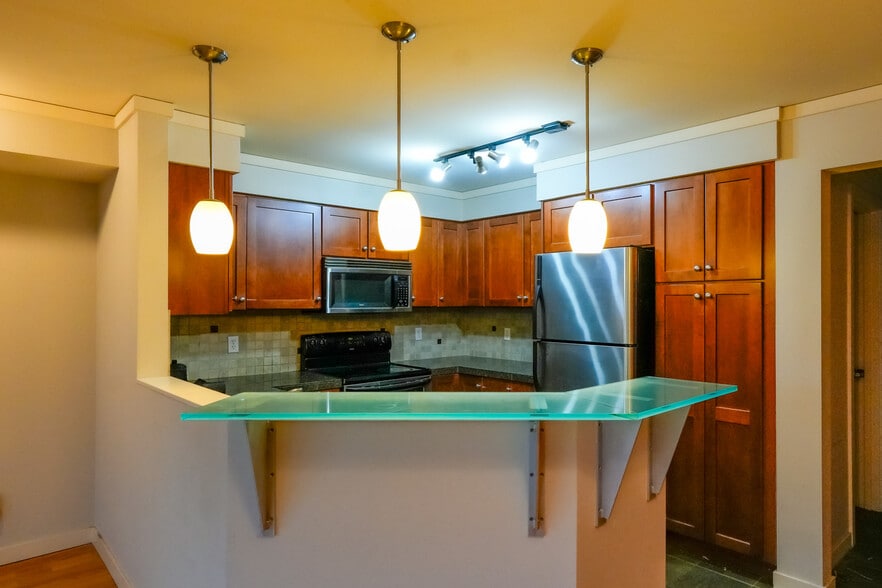 Kitchen - 1310 N Lucas Pl