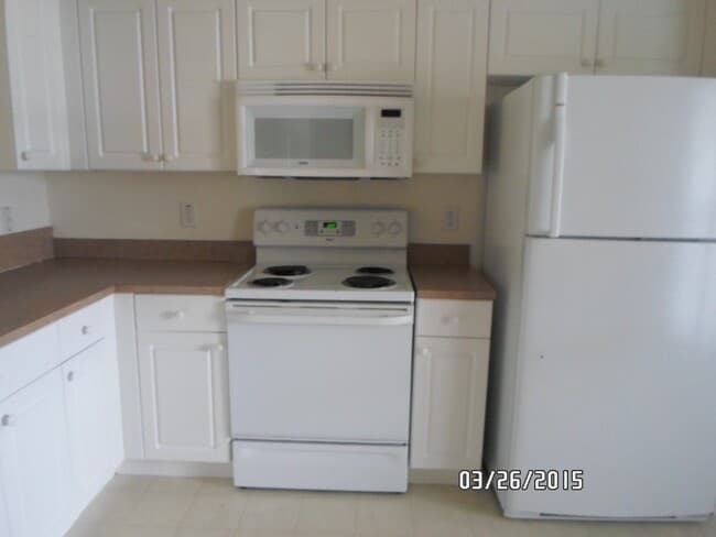 Building Photo - 1043 Cedartree Ave