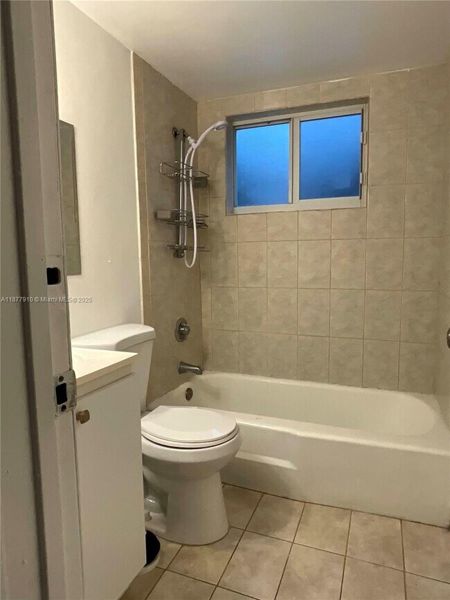 Building Photo - 3333 NW 5th Ave