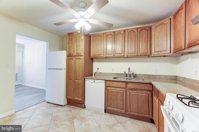 Building Photo - 7905 Dassett Ct