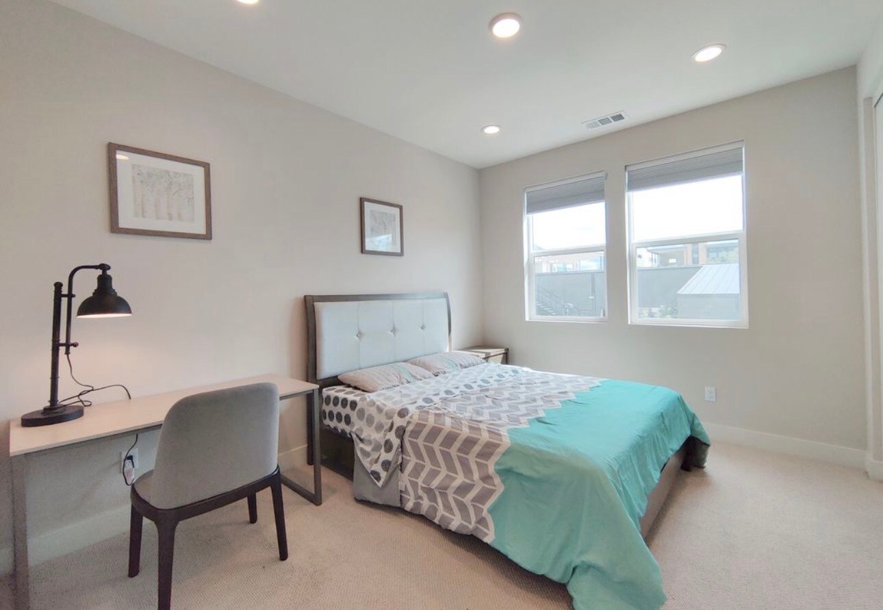 Building Photo - 371 Novel