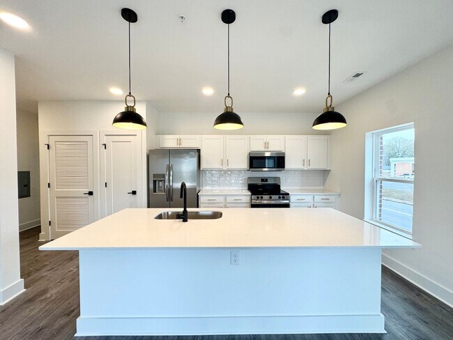 Building Photo - Discover Your Perfect 2-Bed Apartment at Brixton!