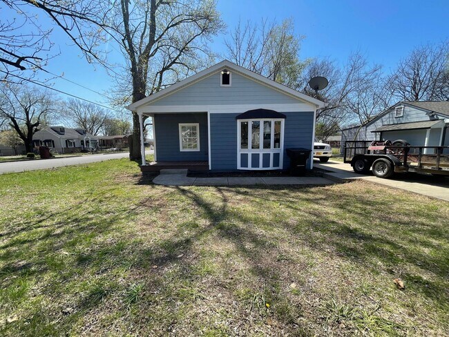 Building Photo - 414 1st Ave