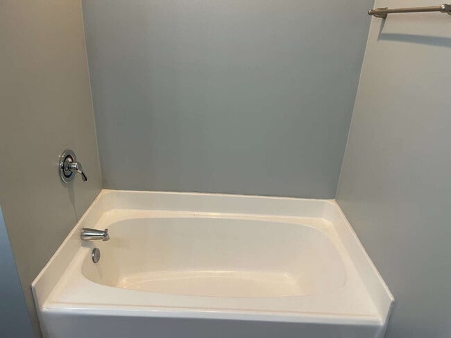 Building Photo - Pet Friendly Three Bedroom Two Full Bathro...