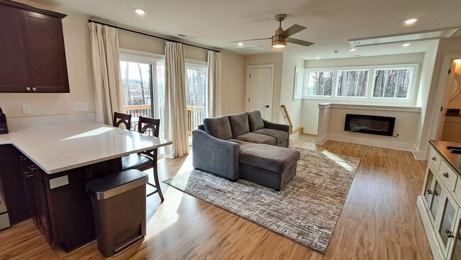 Building Photo - 3108 1/2 Hickory Rd - 3108 1/2 Hickory Rd