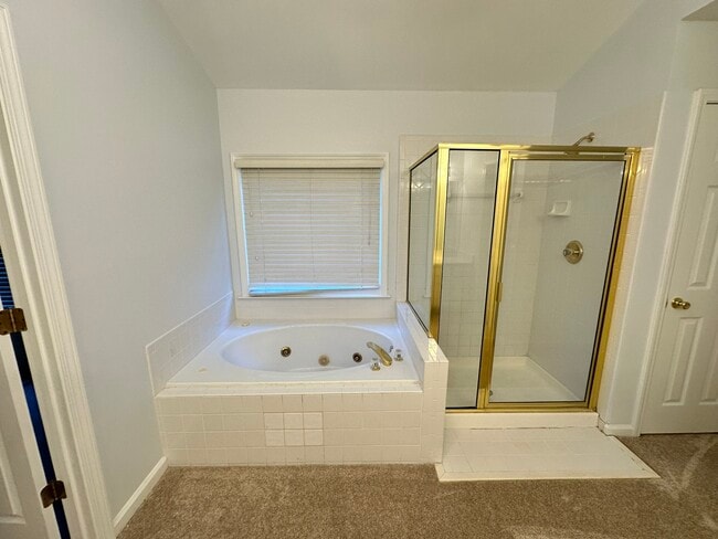 Building Photo - 420 White Rose Trce