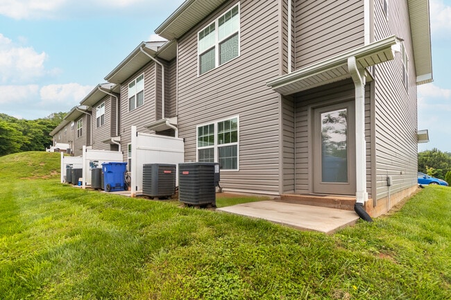 Building Photo - 926 Warrior Hill Dr