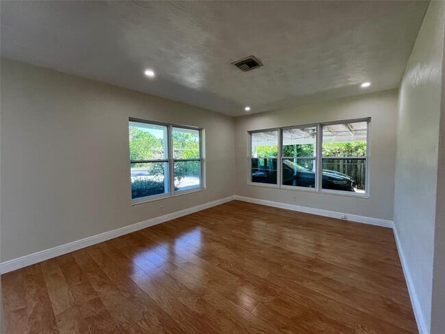 Building Photo - 1636 NE 18th St