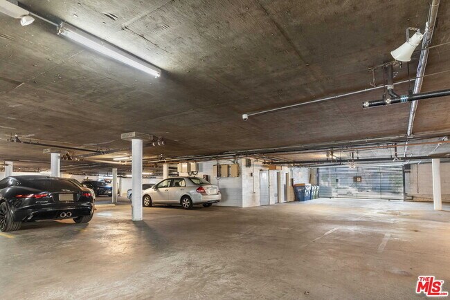 Building Photo - 1351 N Orange Dr