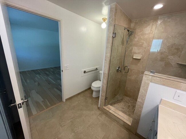 Building Photo - Awesome home on massive lot, 55+ community