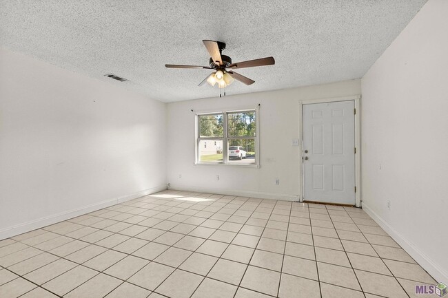 Building Photo - 1 Frindik Ln