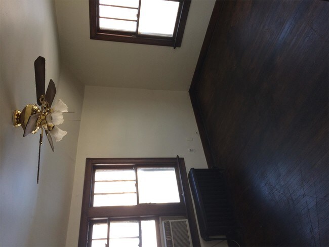 Building Photo - 4857 Lewis Ave