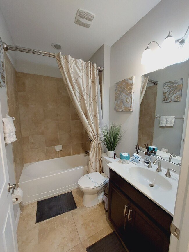 Building Photo - Luxurious Home in Toscana Isles Gated Community