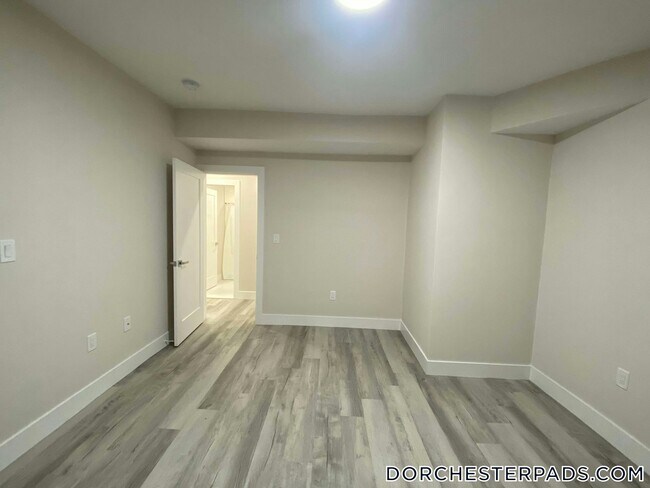 Building Photo - 10 Cawfield St