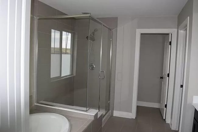 Building Photo - Spacious 3 Bedroom 2.5 Bathroom Home in Me...