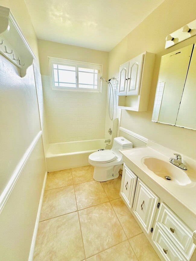 Building Photo - 14634 Richvale Dr