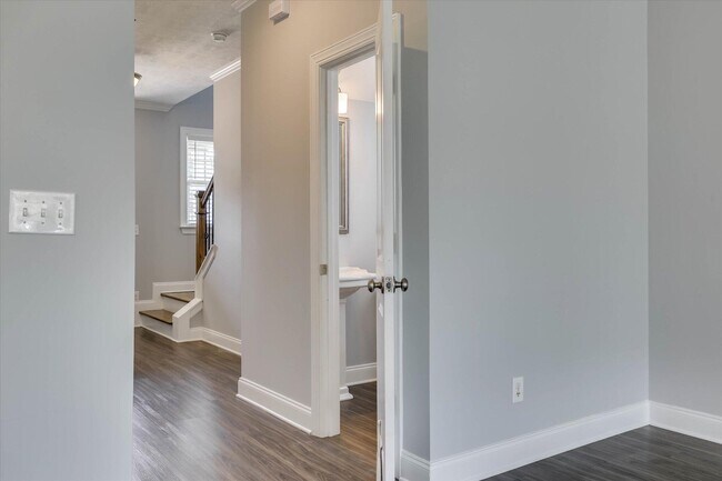 Building Photo - 445 Longmeadow Dr