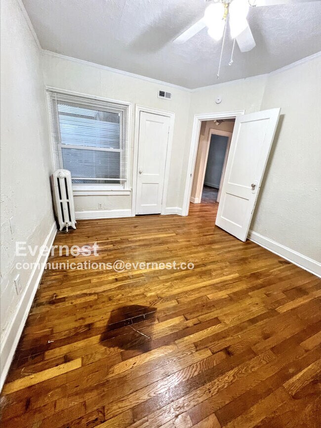 Building Photo - 2807 Gillham Rd