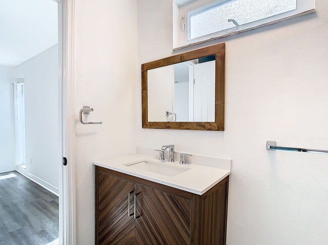 Building Photo - Stunning Rental Pool House in South St. Pe...