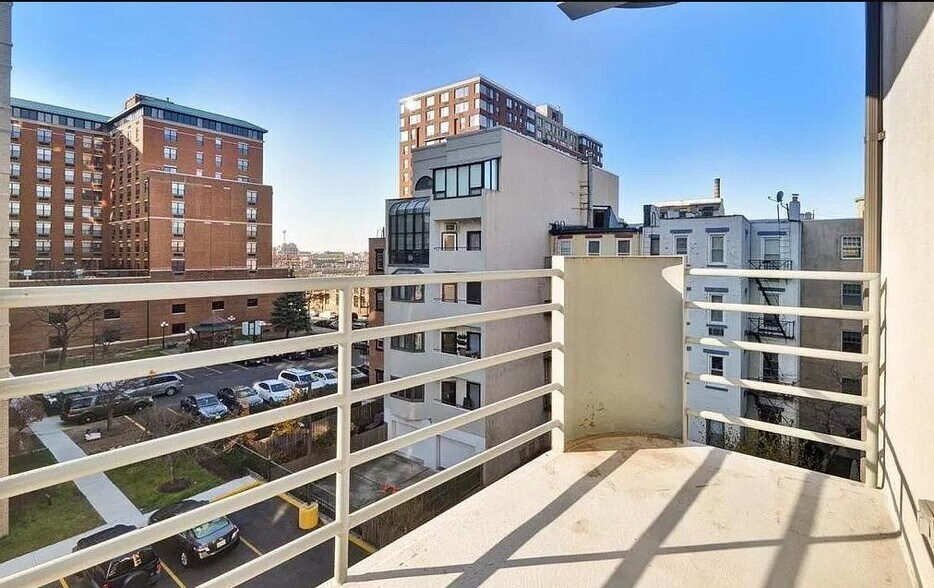 Building Photo - 80 Bloomfield St